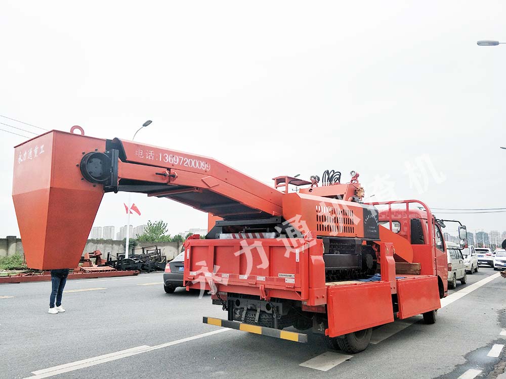 永力通扒渣机发车 (1).jpg